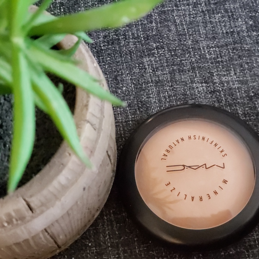 MAC MINERALIZE SKINFINISH NATURAL LIGHT MEDIUM